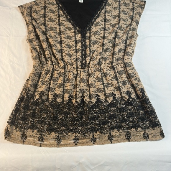 Cato Tan Cap Sleeve Graphic Tunic - Picture 3 of 9